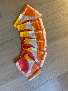 （分類：）位於 。 由 Arnatha 提交（商品編號 1218866074，圖片 1）。簡介： 。
