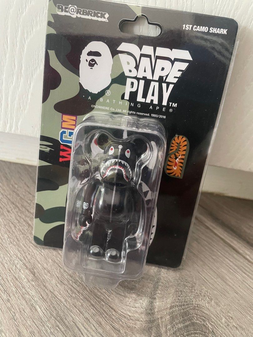 Bearbrick Bape play 1 ST camo shark 100%, 興趣及遊戲, 玩具& 遊戲類