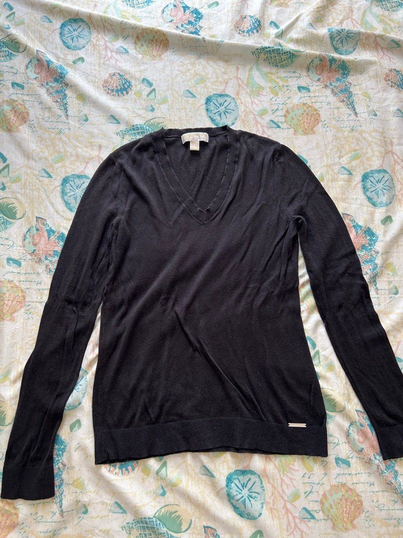 Black Knitted Michael Kors Long Sleeves - Small (Category: Coats, Jackets and Outerwear) located in Manila. Submitted by lrocamora (Listing ID 1218788314, Image 2). Description: Used black.