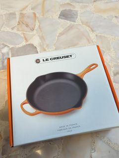 Le Creuset 9 Inch Classic Skillet - Cerise