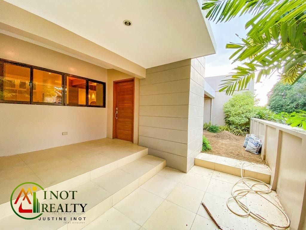 Brand New Luxury Home in Bf Almanza Las Pinas Near Sm Southmall on