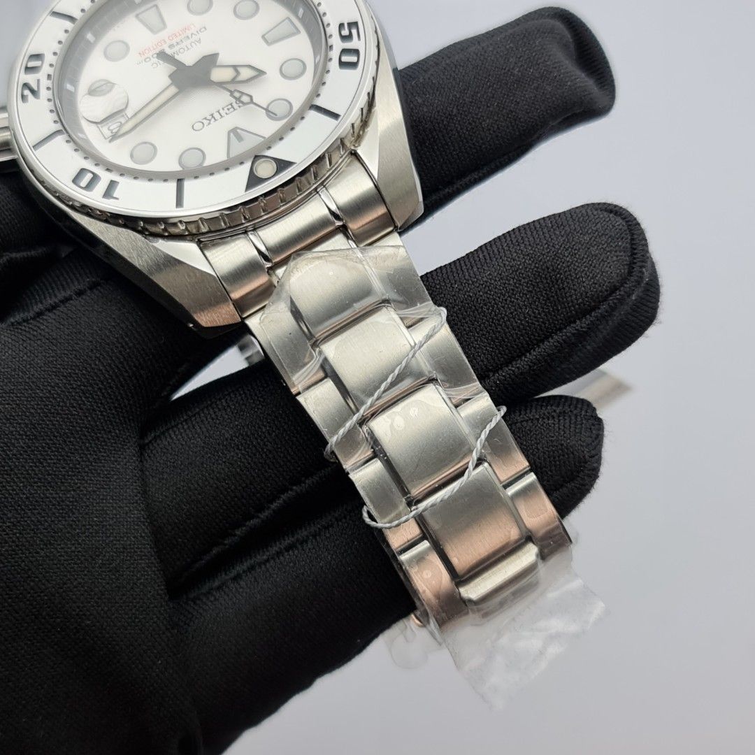 Brand New Seiko Prospex Automatic Diver s 200m Silver Tsunami Wave