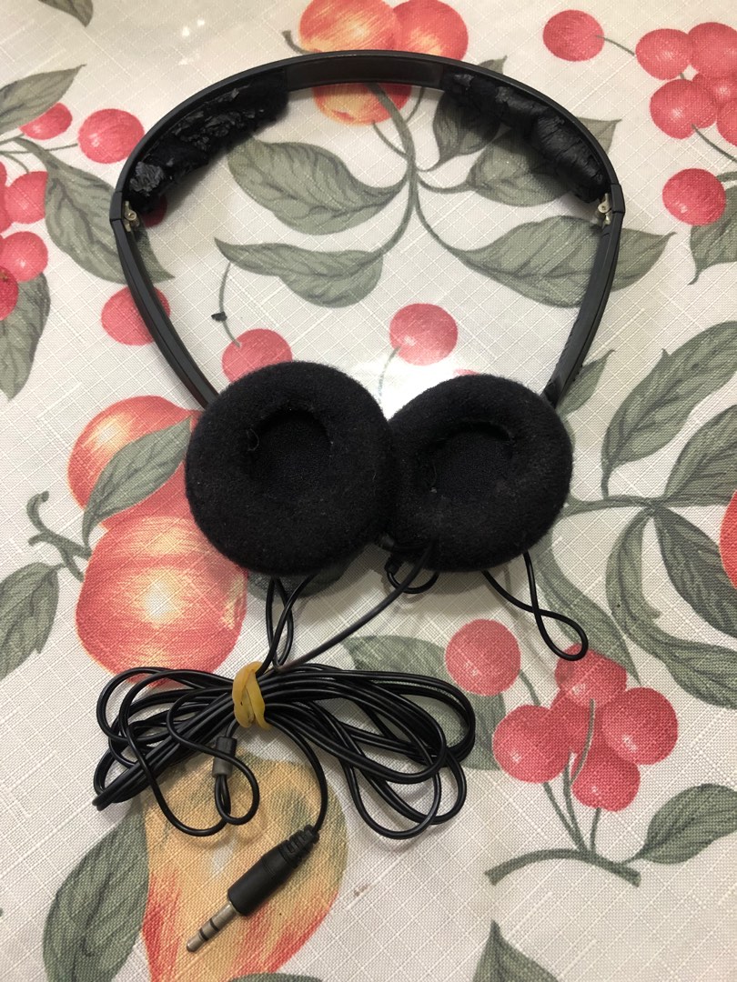 Broken Sennheiser (NO REFUND), Audio, Headphones & Headsets on Carousell