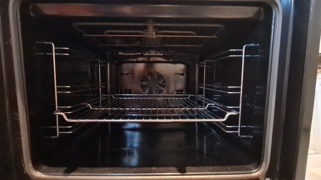 Built in Bosch Oven, TV & Home Appliances, Kitchen Appliances, Ovens