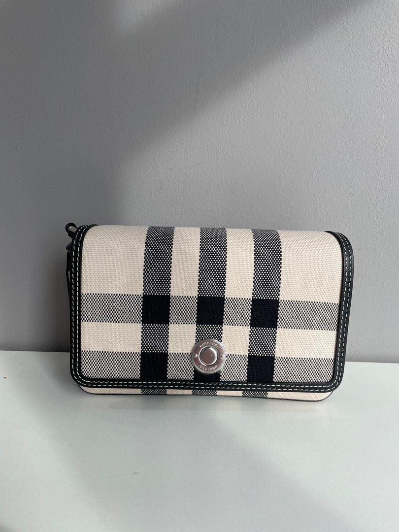 Burberry New Hampshire crossbody, Luxury, Bags & Wallets on Carousell
