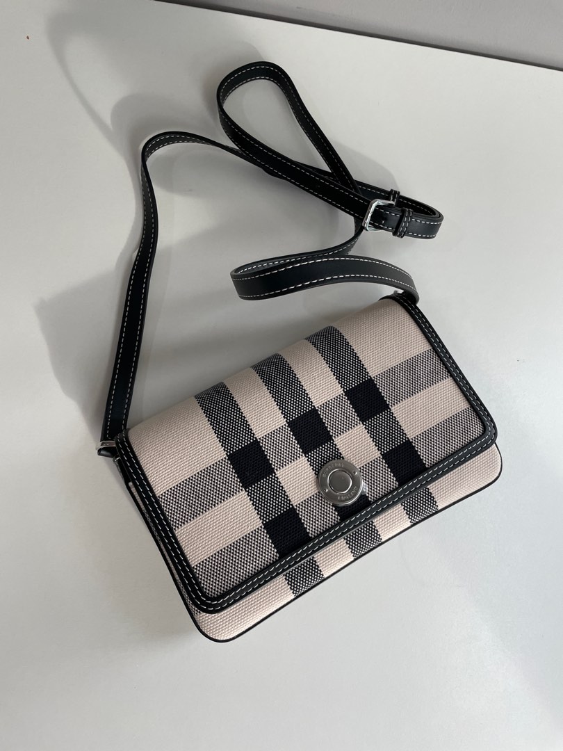 Burberry New Hampshire crossbody, Luxury, Bags & Wallets on Carousell