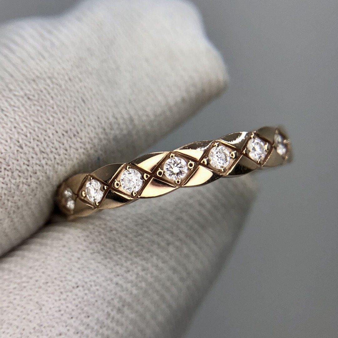 Crushed diamond wedding band discount