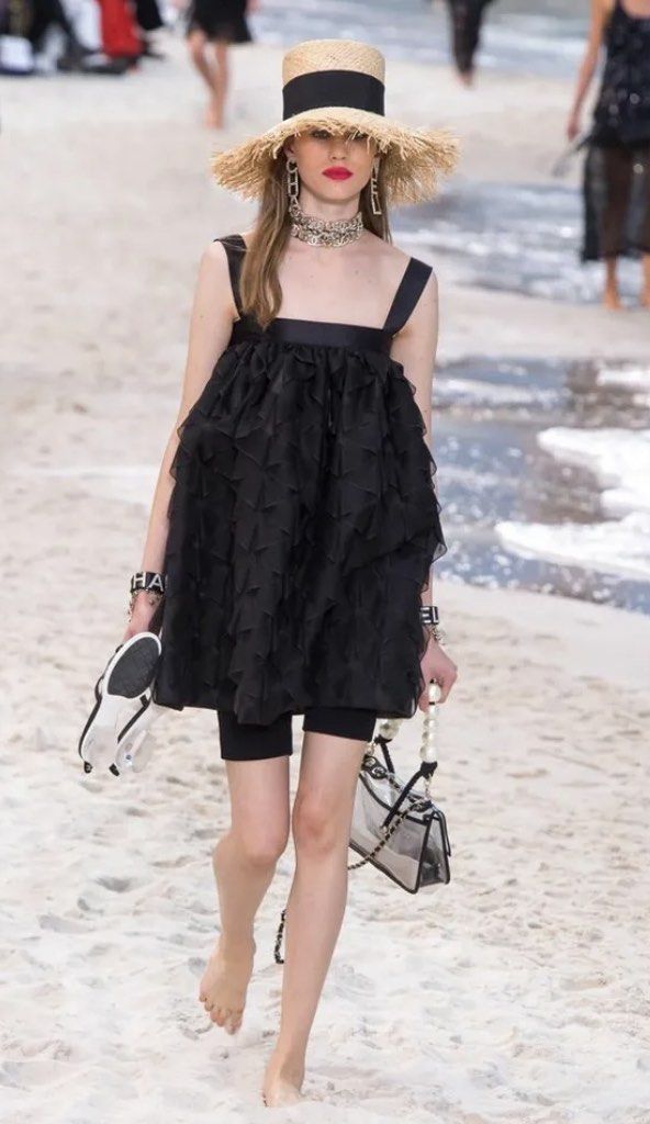 CHANEL SAND BY THE SEA PVC & LAMBSKIN MEDIUM FLAP BAG – Caroline's Fashion  Luxuries