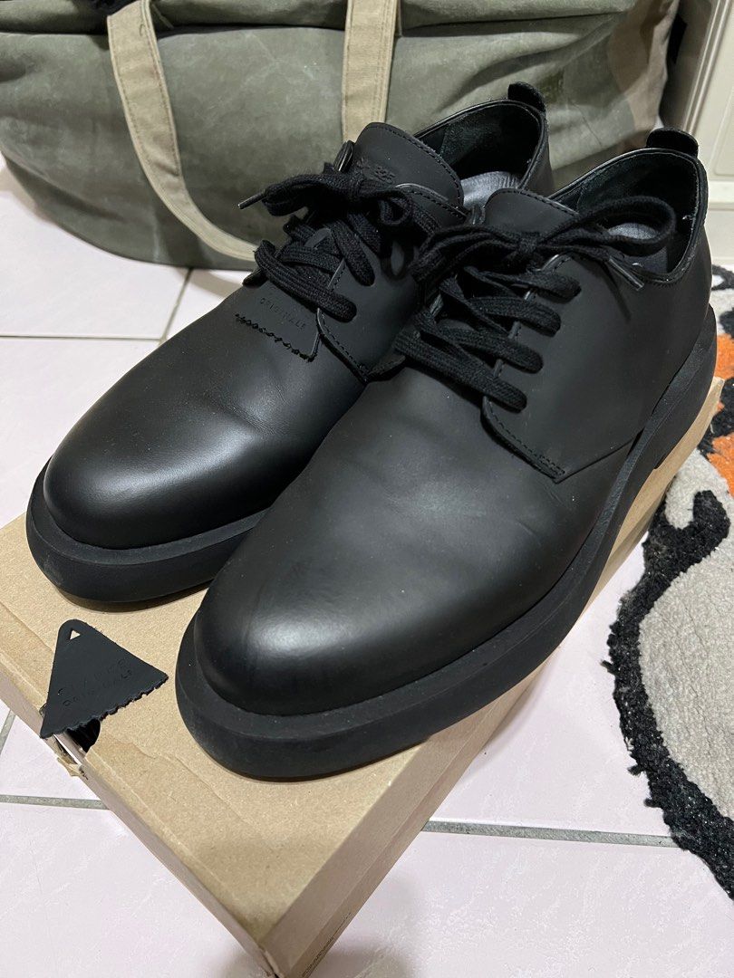 Clarks Originals Mileno London, 他的時尚, 鞋類, 皮鞋、紳士鞋在旋轉拍賣