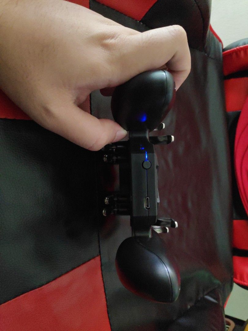 controller pubg (Category: Other Mobile & Gadget Accessories) located in Seri Kembangan. Submitted by clevershark_9b9628 (Listing ID 1218773173, Image 3). Description: rm35 include post biasa nmpk yg 2 kan, ni ada 4 ada kipas juga boleh on ada lampu.. cas usb type B.. guna sekejap sahaja sebab start focus push ml...