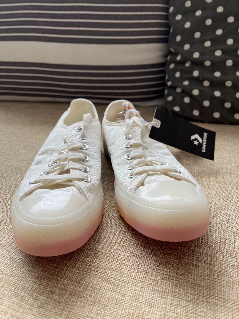 White discount canvas sneakers