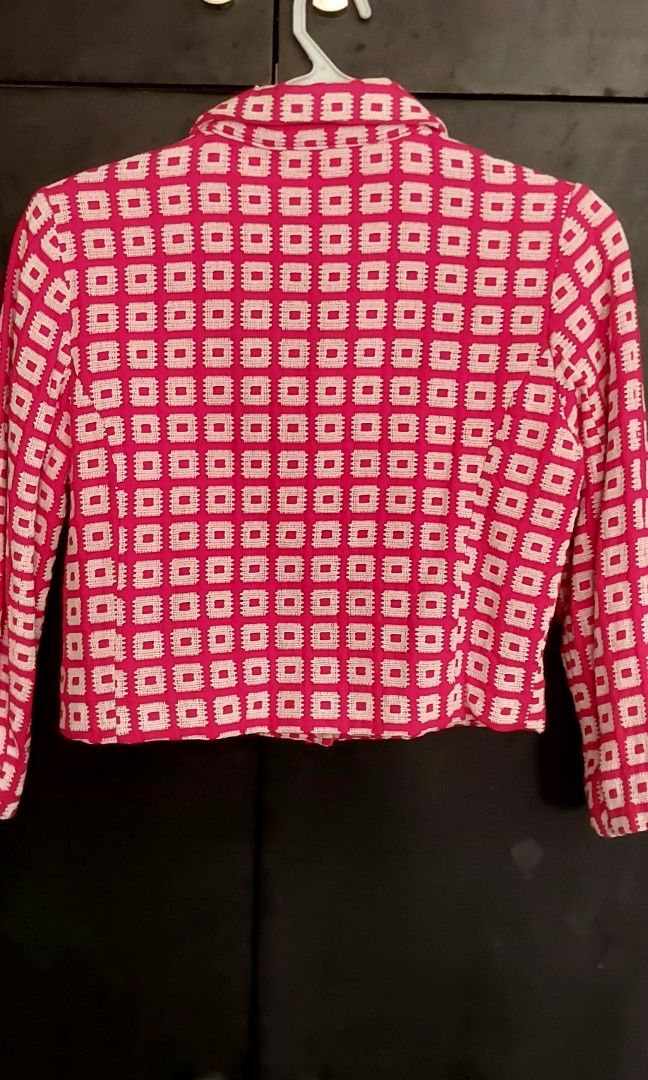Cropped Blazer (Category: Coats, Jackets and Outerwear) located in Manila. Submitted by mpirerules (Listing ID 1218838605, Image 3). Description: Cropped Blazer size small Price firm, no more haggling. Note: No returns will be entertained. Item is for sale. No swap. MOP: BPI/BDO bank deposit/mobile bank transfer/GCash/Paypal/PayMaya.