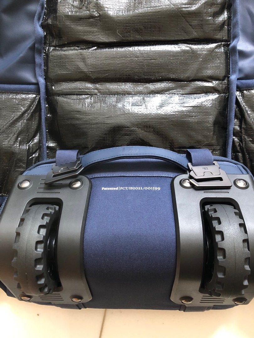 Db The Djarv light snow roller ski bag, Sports Equipment, Other Sports