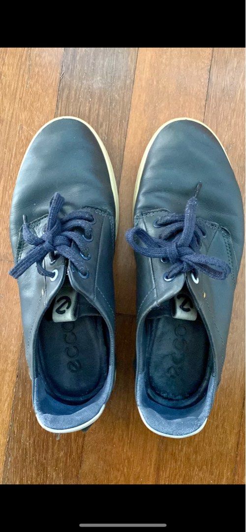 Walking ecco shop