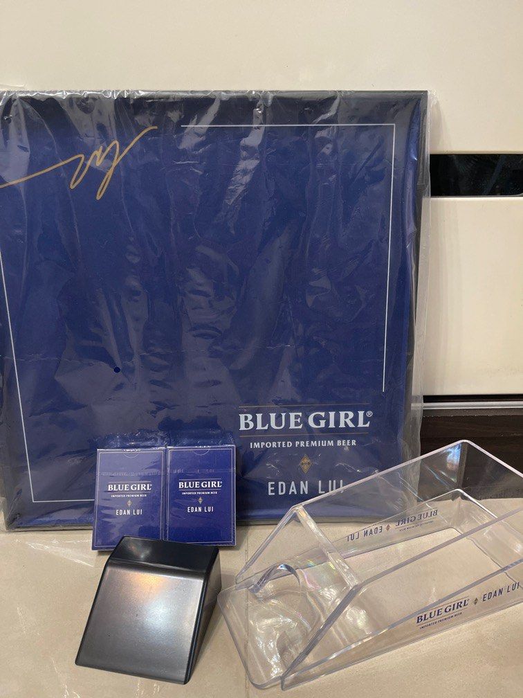 Edan 呂爵安藍妹Blue Girl Pocket Set 啤牌套裝, 興趣及遊戲, 收藏品及 