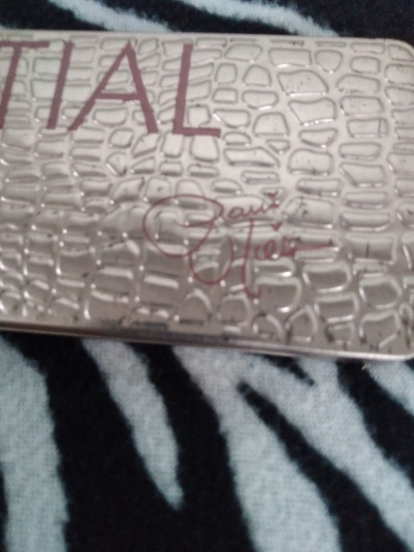 Essential nudes paris hilton eye pallete on Carousell