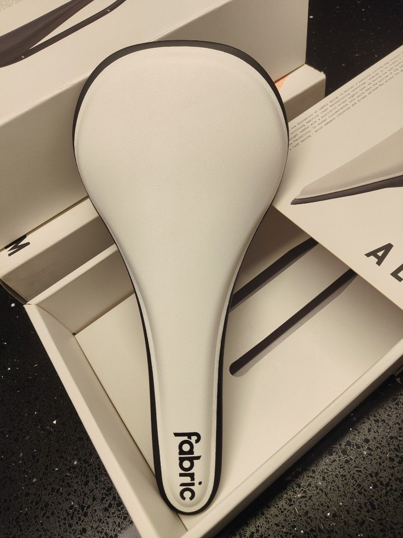 FABRIC SADDLE ALM ULTIMATE ホワイト fabric ( ファブリック ) ALM