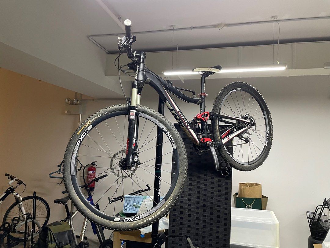 Woman full suspension hotsell mountain bike