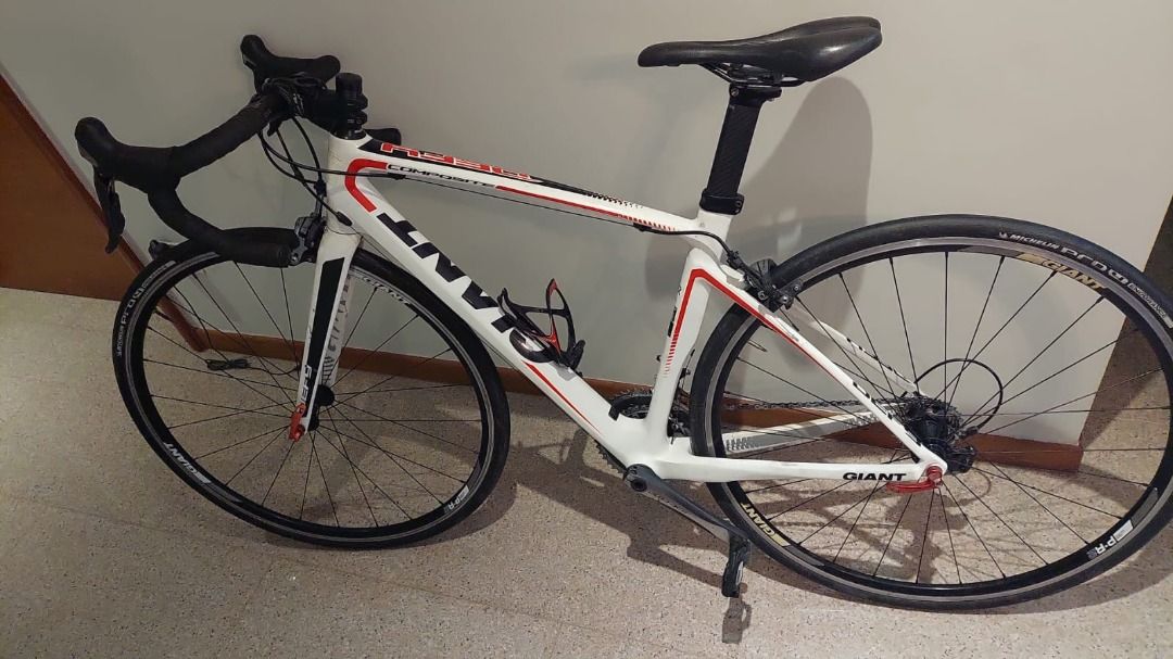 Giant Defy Composite 1 w Dura Ace FREEBIES Sports Equipment