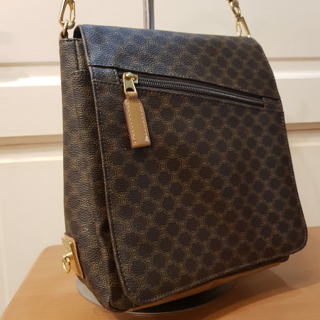 Hand bag (Category: Shoulder Bags) located in Manila. Submitted by geecollection01 (Listing ID 1218828485, Image 3). Description: 💯Good as new Very good condition 9/10.