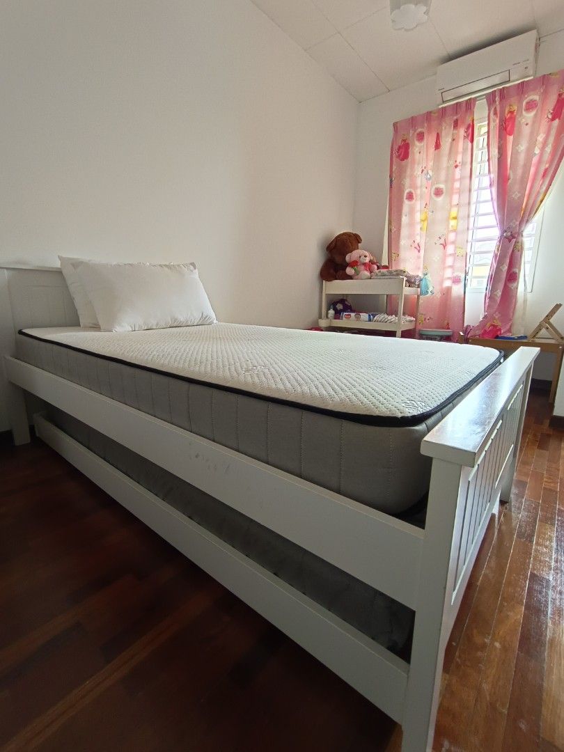 Harvey Norman trundle double bed with original mattress Furniture