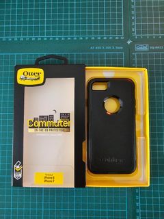 iPhone 7/8/SE Authentic Otter Box - Commuter series
