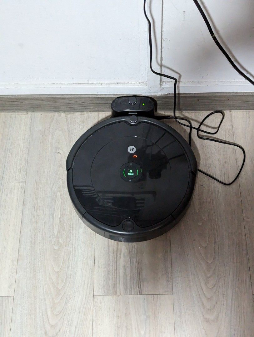 iRobot Roomba 692 Robot Vacuum, TV & Home Appliances, Vacuum Cleaner