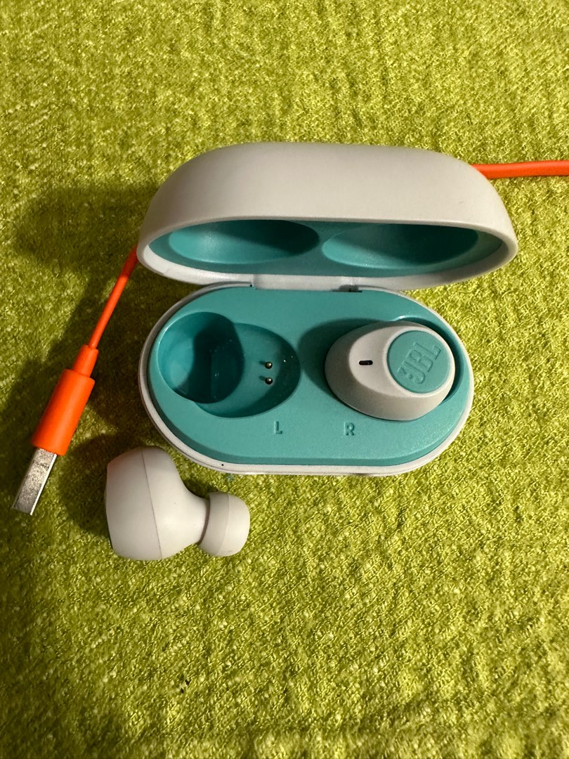 jbl earbuds, Audio, Earphones on Carousell