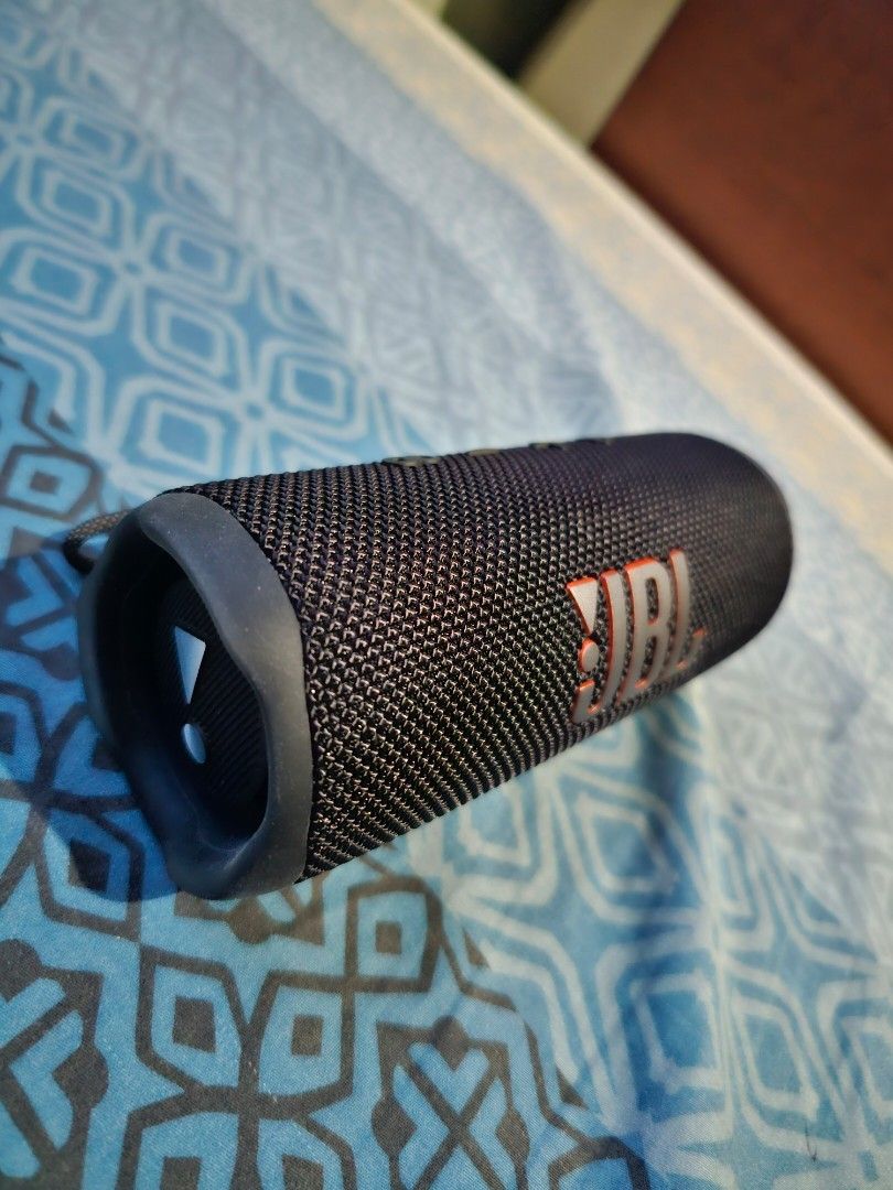 Jbl Flip 6 Bluetooth Speaker Black Bought Last Aug2022 With 1 Year