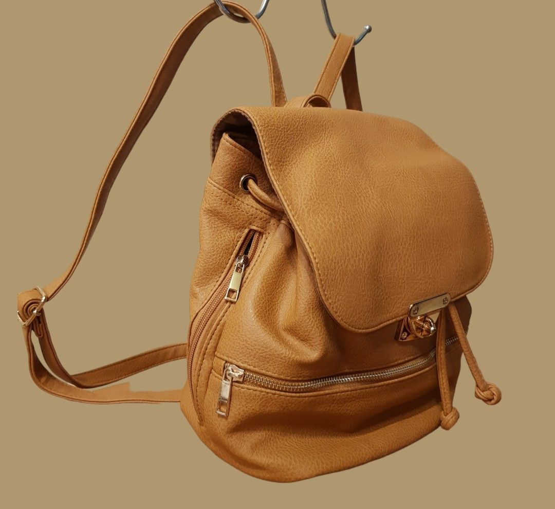 LEATHER BACK PACK (Category: Backpacks) located in Manila. Submitted by geecollection01 (Listing ID 1218819215, Image 3). Description: 💯Looks new 9/10 condition Hardware are still in high condition.