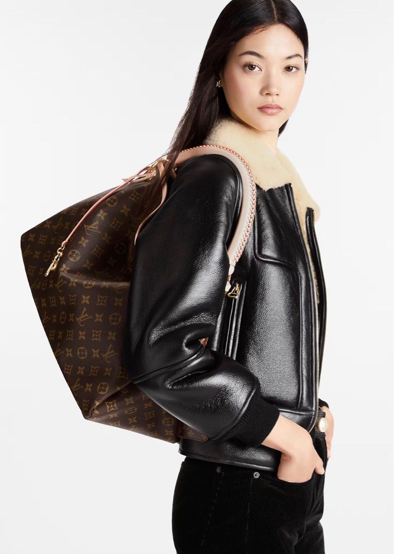 Louis Vuitton Artsy MM re priced. Selling really low Luxury