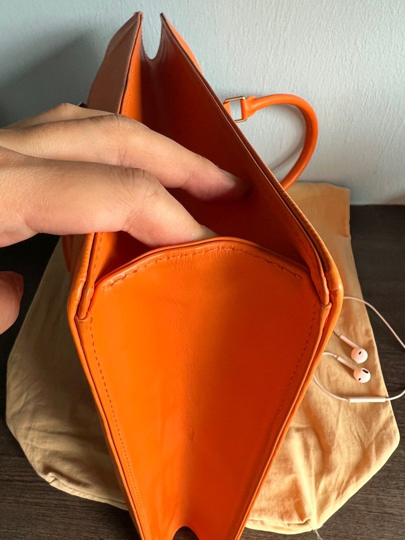 Louis Vuitton Epi Leather Sac Plat in orange, Luxury, Bags & Wallets on  Carousell