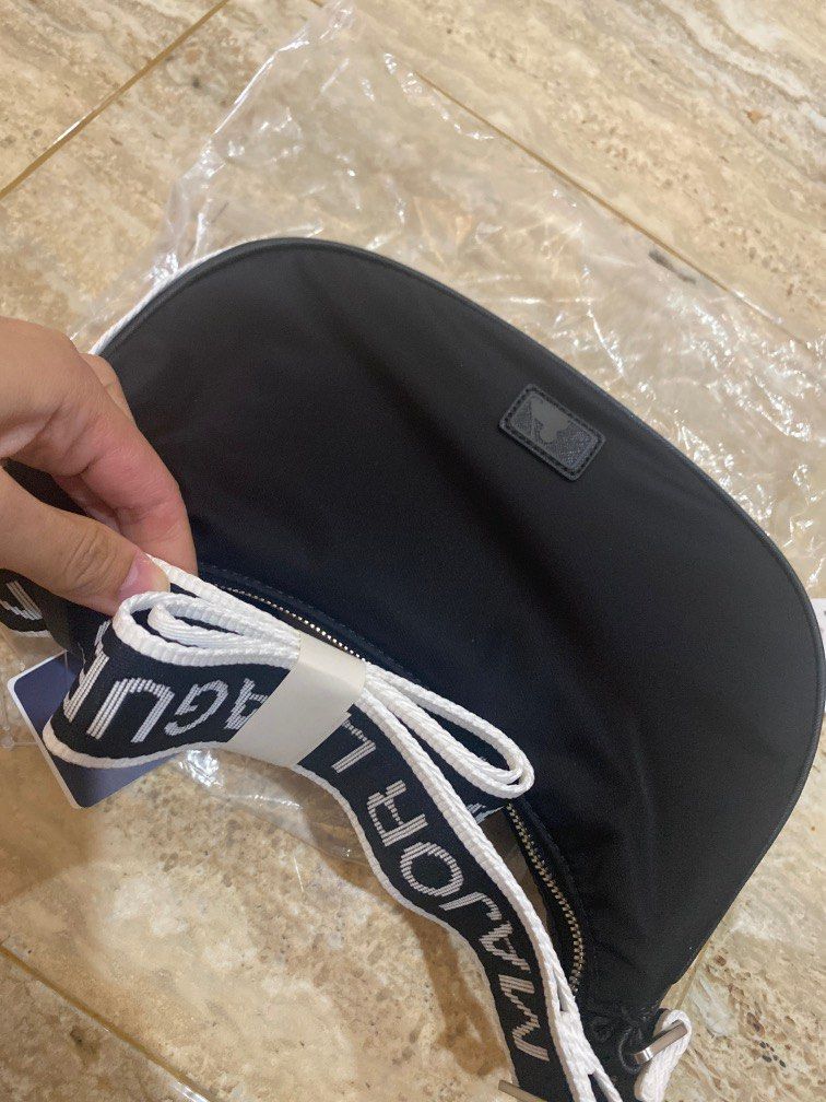 MLB Basic Nylon New Hobo NY Black Bag Size 18 x 6cm, Barang Mewah