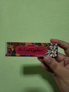 Muslimah Hijabs Accessories & EL Perfume b 35 ml &  Instant shawls
