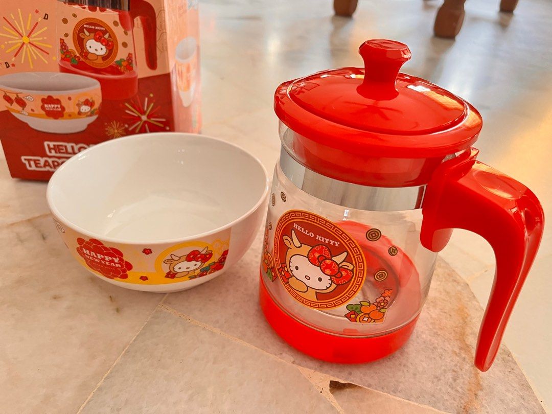 New Hello Kitty Teapot & Bowl Set, TV & Home Appliances, Kitchen