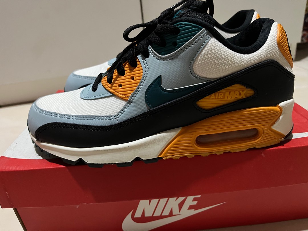 Nike Air Max 90, Men's Fashion, Footwear, Sneakers on Carousell