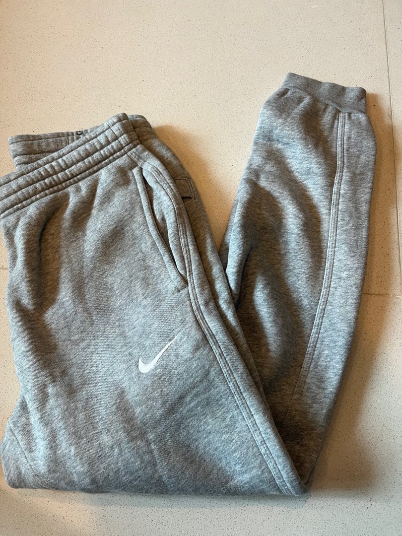 nike grey sweatpants, Women's Fashion, Bottoms, Jeans & Leggings on