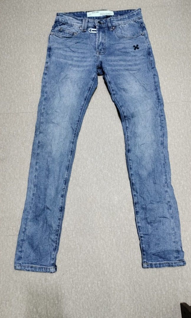 Off white (Category: Jeans) located in Taytay. Submitted by dariusballesteros (Listing ID 1218773165, Image 1). Description: size 29-30 length 39 hem 6 inch no issue.