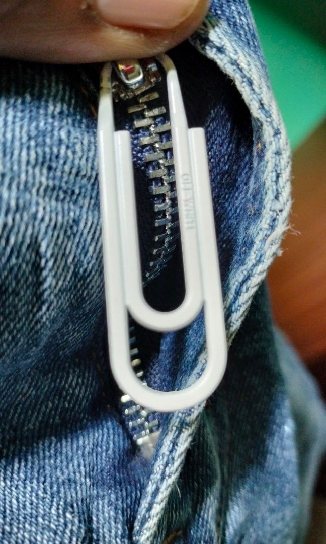 Off white (Category: Jeans) located in Taytay. Submitted by dariusballesteros (Listing ID 1218773165, Image 3). Description: size 29-30 length 39 hem 6 inch no issue.