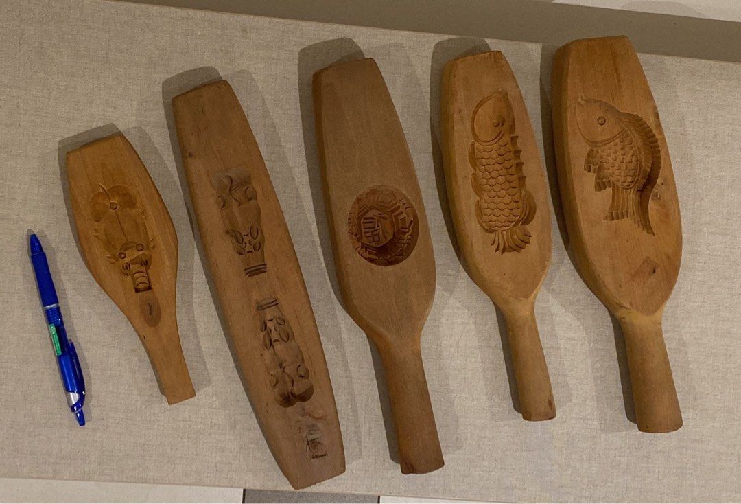 Wooden store cake mould