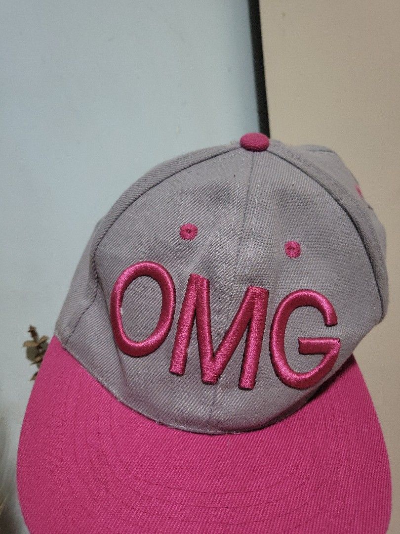OMG cap (Category: Caps & Hats) located in Manila. Submitted by kth18 (Listing ID 1218875299, Image 2). Description: ♡ good condition ♡ negotiable. DM me 🙂 ♡ ggx / shopee co.