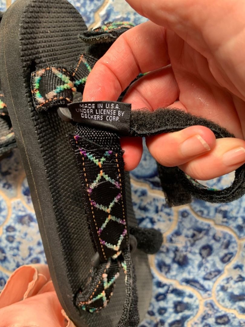 tevas with toe loop