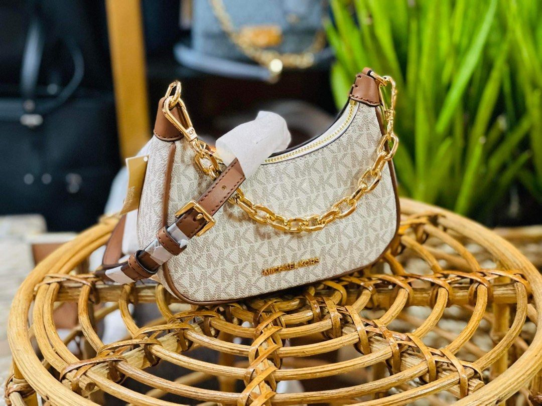 💯ORIGINAL MICHAEL KORS XS CORA WHITE (Category: Luxury Bags & Wallets) located in Quezon City. Submitted by ashongsstore (Listing ID 1218793728, Image 1). Description: 〽️MICHÁEL K0RS〽️ 🇵🇭ONHAND🇵🇭XS CORA ‼️Please look at our pictures as that is exactly what you are purchasing‼️ 💯GUARANTEED ORIGINAL AND AUTHENTIC or TRIPLE YOUR MONEY BACK! Not REPLICA, OEM, TOP GRADE QUALITY, AUTHENTIC QUALITY or Any other Terms to DENOTE FAKE! 😎 . . BUY WIT