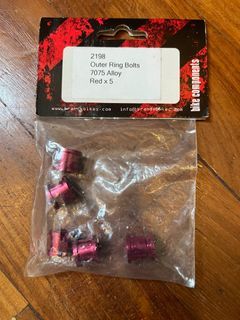Outer ring bolts cranks