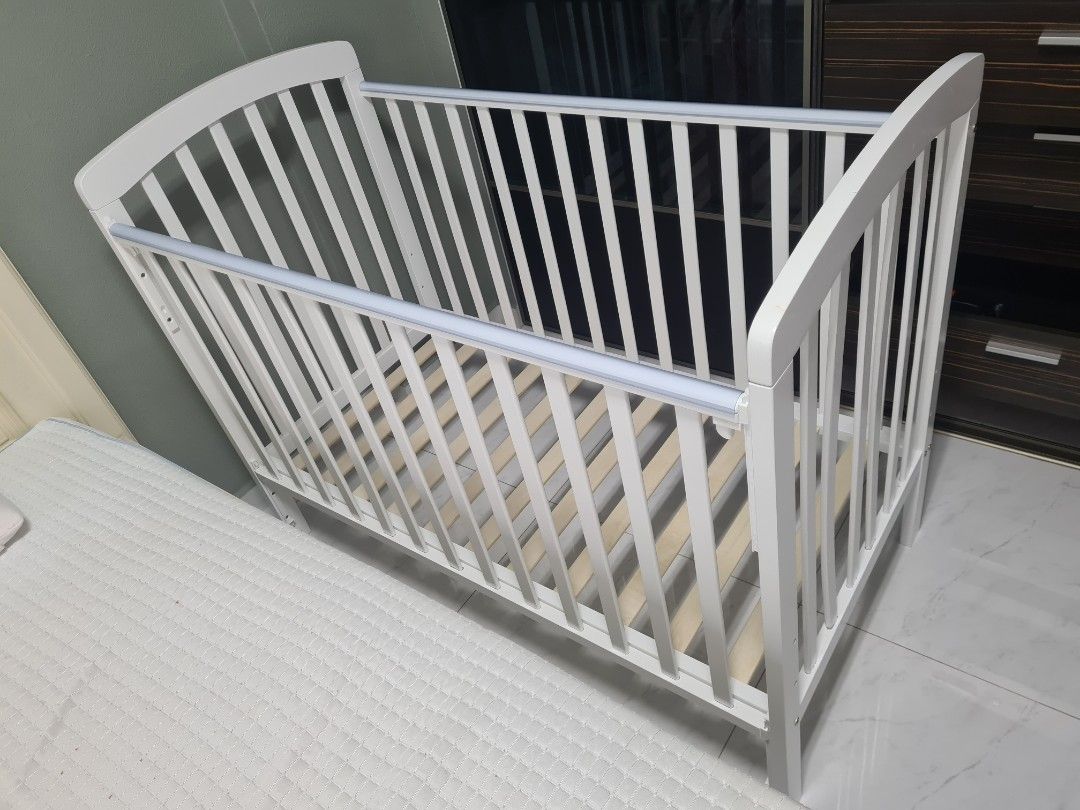 Picket & Rail Baby Cot / Crib with wheels, Babies & Kids, Baby Nursery
