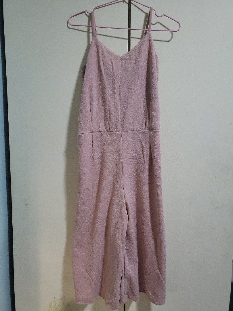Pink romper (Category: Rompers) located in Manila. Submitted by kth18 (Listing ID 1218858470, Image 1). Description: ♡ good condition, bought for 300 pesos ♡ worn once only ♡ M-L ♡ negotiable. DM me 🙂 ♡ ggx / shopee co.
