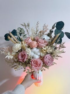 Preserved flower bouquet