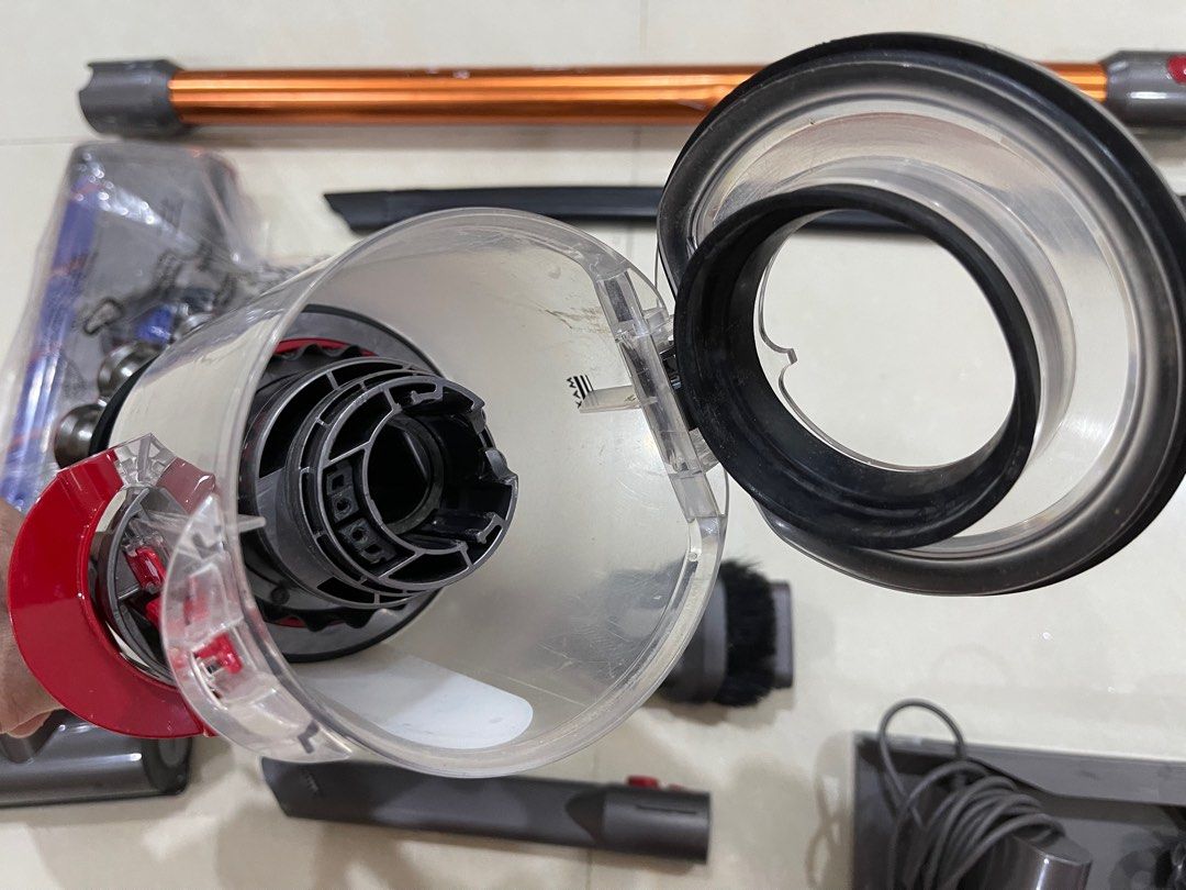 Refurb Dyson V10 Fluffy cordless vacuum, TV & Home Appliances, Vacuum