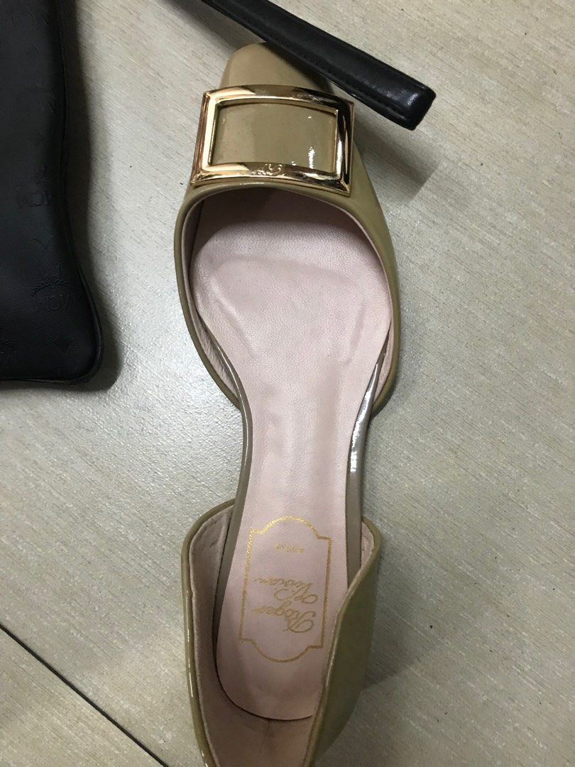 Roger Vivier nude flat shoes (Category: Flats & Sandals) located in Cebu City. Submitted by simpleabundance (Listing ID 1218758751, Image 2). Description: Authentic Size 39.