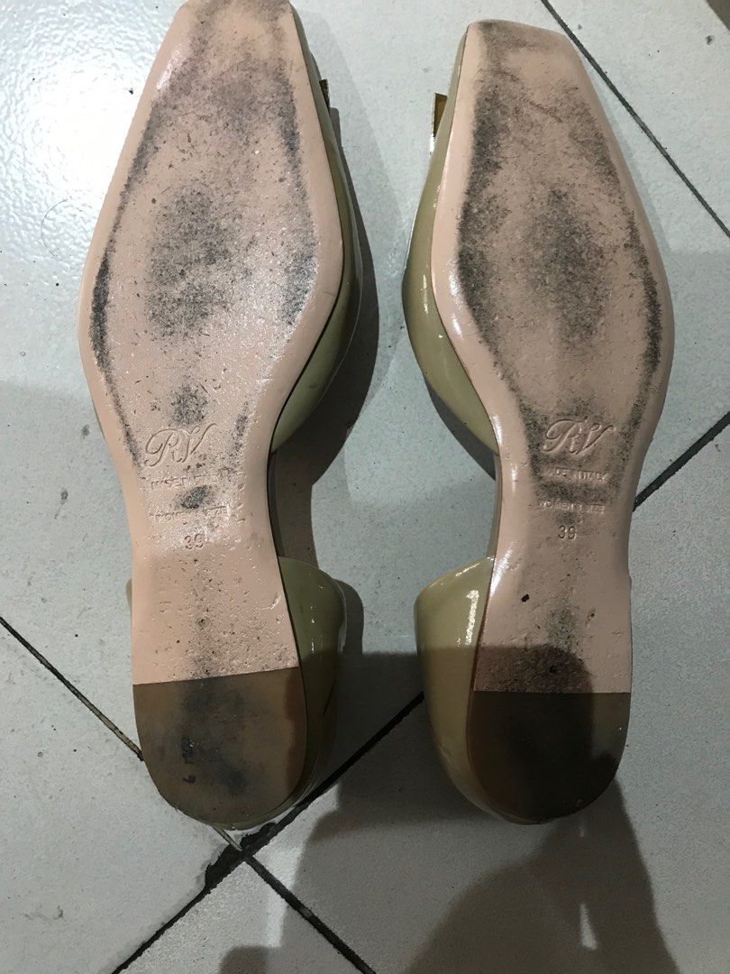 Roger Vivier nude flat shoes (Category: Flats & Sandals) located in Cebu City. Submitted by simpleabundance (Listing ID 1218758751, Image 3). Description: Authentic Size 39.
